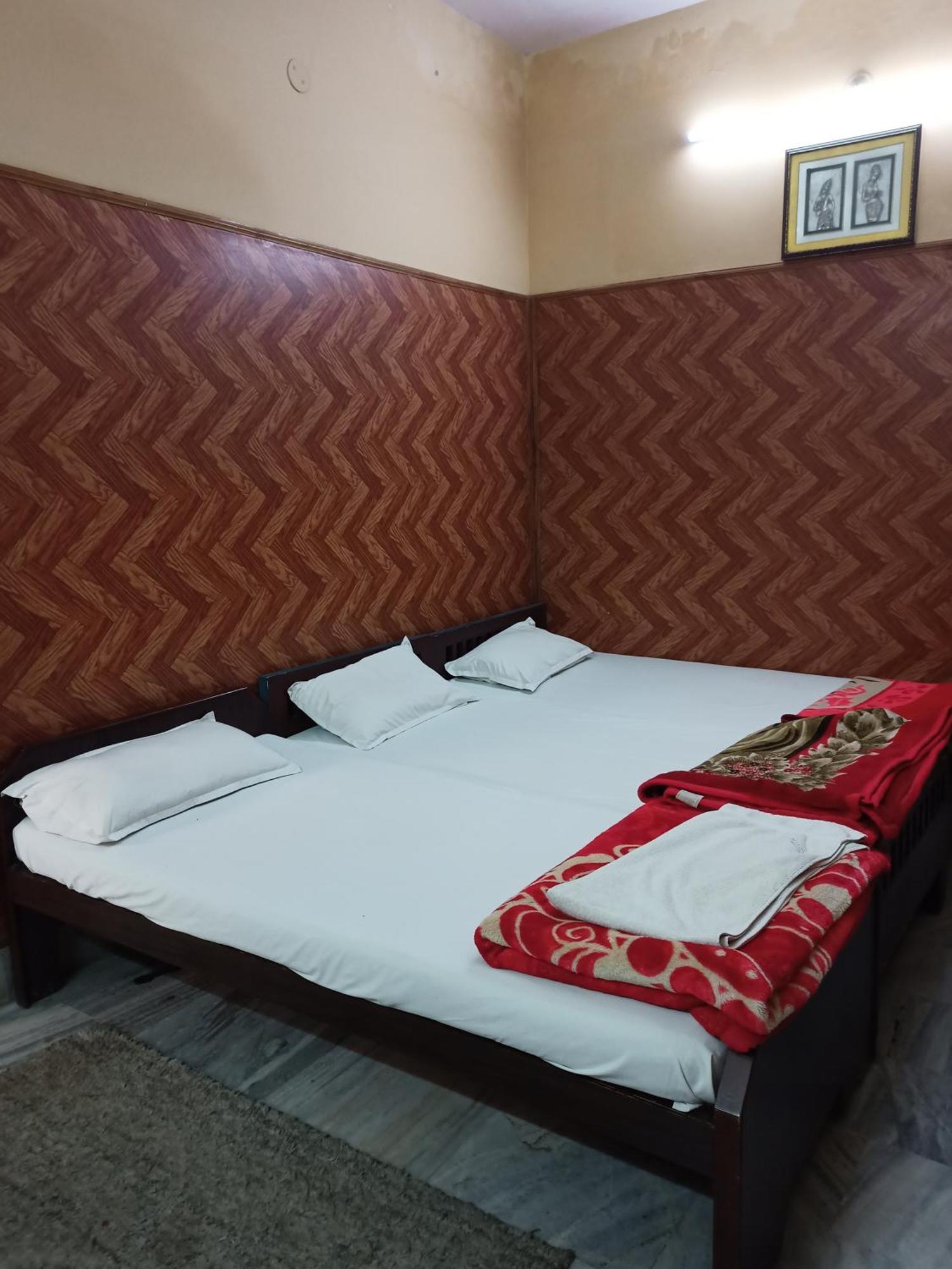Teerth Guest House Varanasi Bagian luar foto