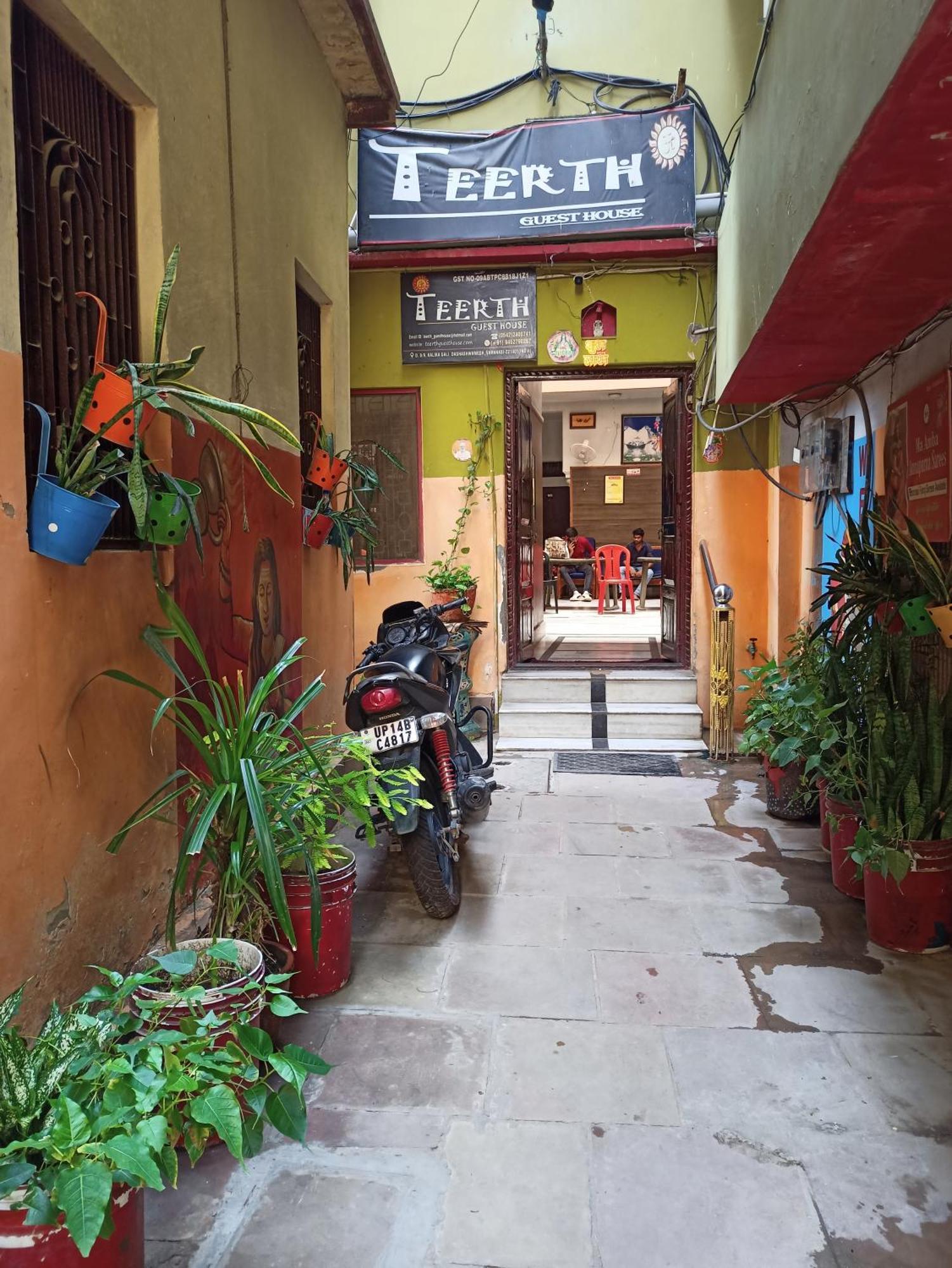 Teerth Guest House Varanasi Bagian luar foto