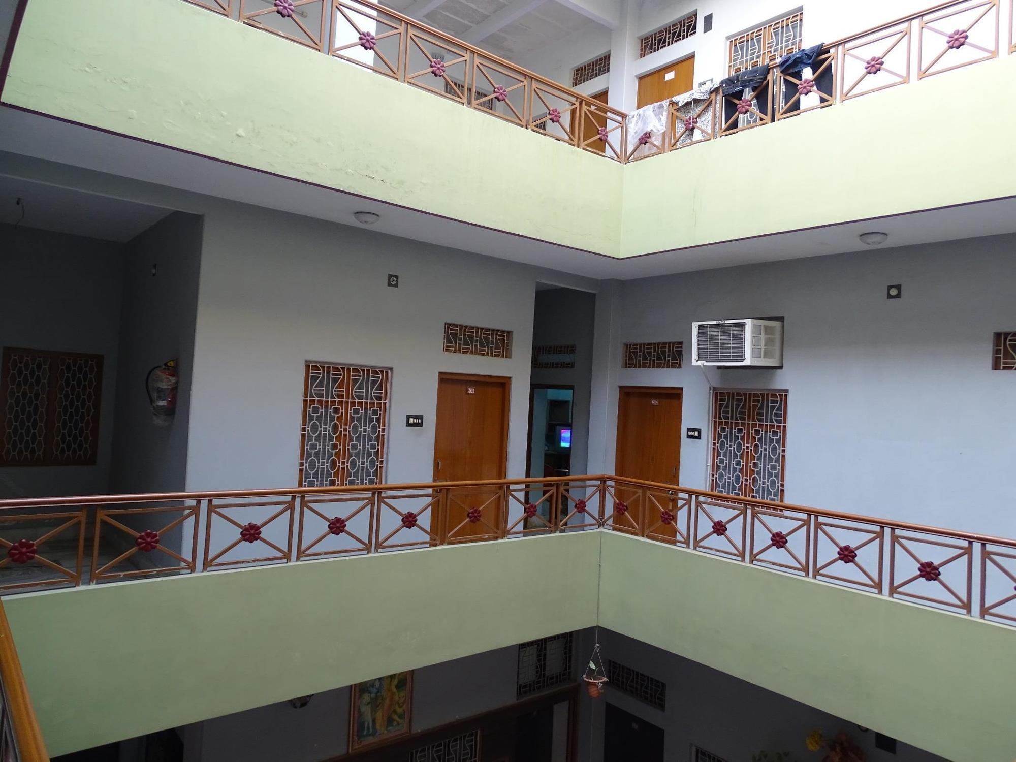 Teerth Guest House Varanasi Bagian luar foto