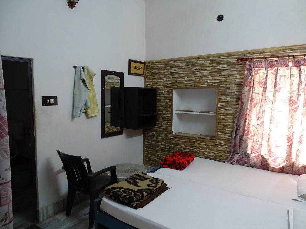 Teerth Guest House Varanasi Bagian luar foto