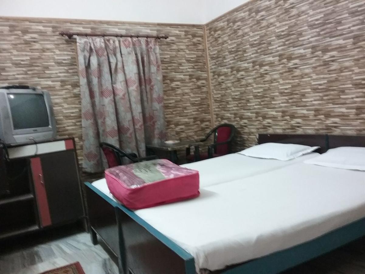 Teerth Guest House Varanasi Bagian luar foto