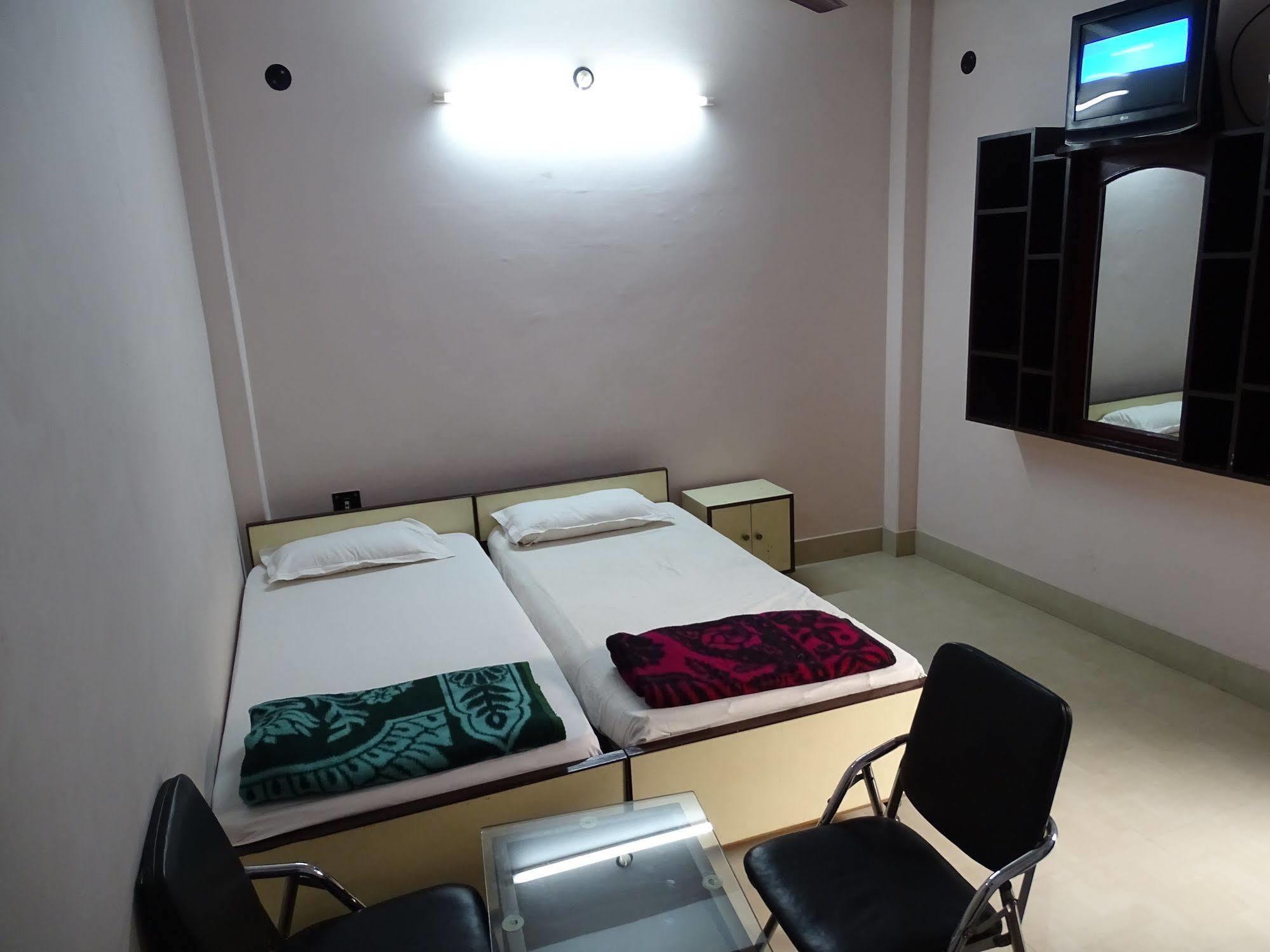 Teerth Guest House Varanasi Bagian luar foto